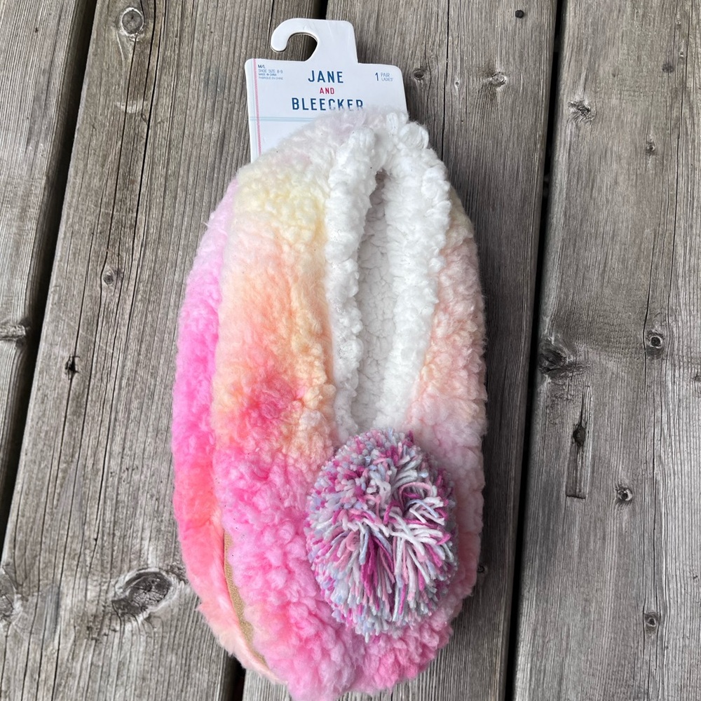 Jane and Bleecker Ballerina Slippers Size M/L New